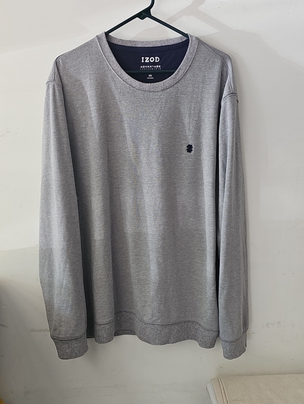 IZOD mens XXL Heavier Weight Long Sleeve Top! Gray And Navy Blue!!